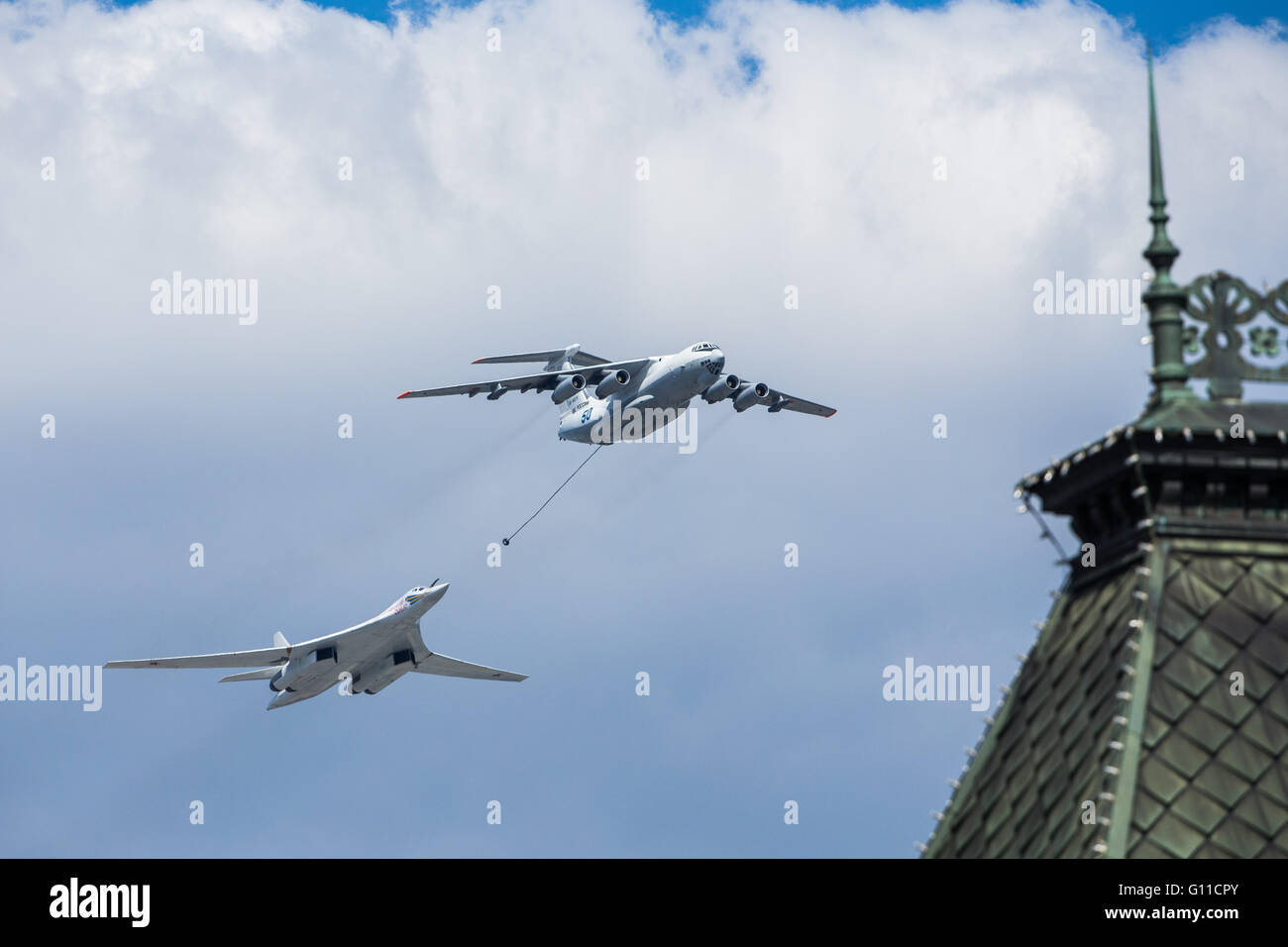 Moscow, Russia. 7th May, 2016. An Il-78 air tanker and a Tu-160 bomber participate in the rehearsal for the Victory Day parade in Moscow, Russia, May 7, 2016. Russia will mark the 71st anniversary of the victory over Nazi Germany on May 9. Credit:  Bai Xueqi/Xinhua/Alamy Live News Stock Photo