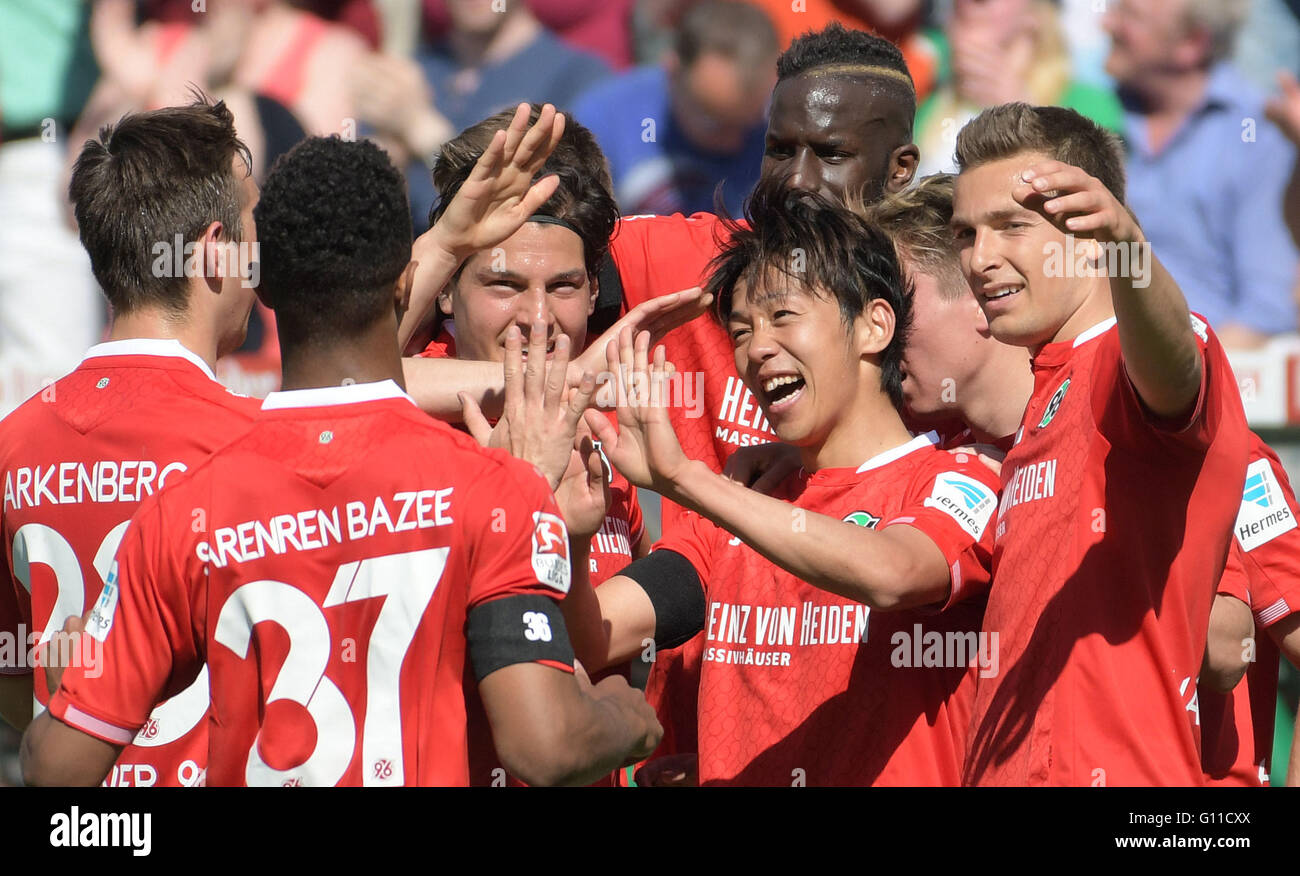 Hanover, Germany. 07th May, 2016. Hannover's Hiroshi Kiyotake (2-R) celebrates his 1-0 goal with teammates Artur Sobiech (R) and Noah-Joel Sarenren-Bazee (L) during the German Bundesliga soccer match between Hannover 96 and TSG 1899 Hoffenheim in the HDI Arena in Hanover, Germany, 07 May 2016. Photo: PETER STEFFEN/dpa (EMBARGO CONDITIONS - ATTENTION - Due to the accreditation guidelines, the DFL only permits the publication and utilisation of up to 15 pictures per match on the internet and in online media during the match)/dpa/Alamy Live News Stock Photo