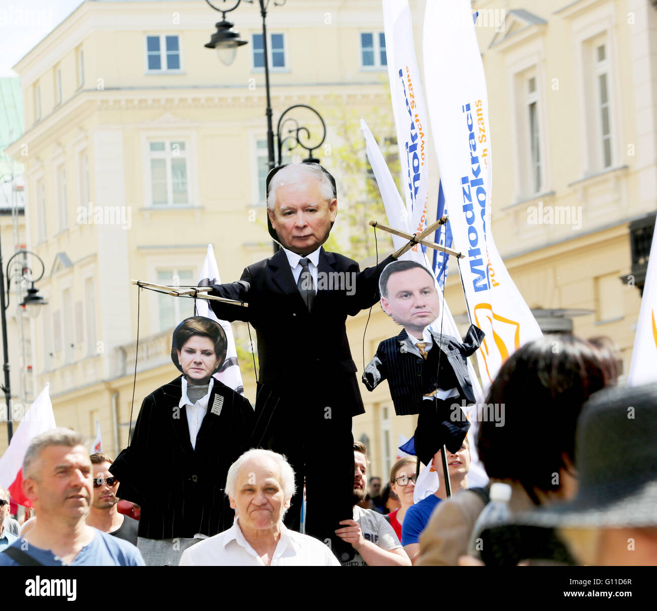 Warsaw, Poland. 07th May, 2016. An effigy of the leader of the Law & Justice Party (PiS), Jaroslaw Kaczynski holding Premier Beato Szydlo and Polish President Andrzej Duda as puppets is seen during a massive protest in Warsaw, Poland. Several hundred thousand people gathered for a demonstration organized by the Committee to Protect Democracy (KOD) and the political opposition parties in Warsaw, Poland on May 07 2016. Credit:  PACIFIC PRESS/Alamy Live News Stock Photo