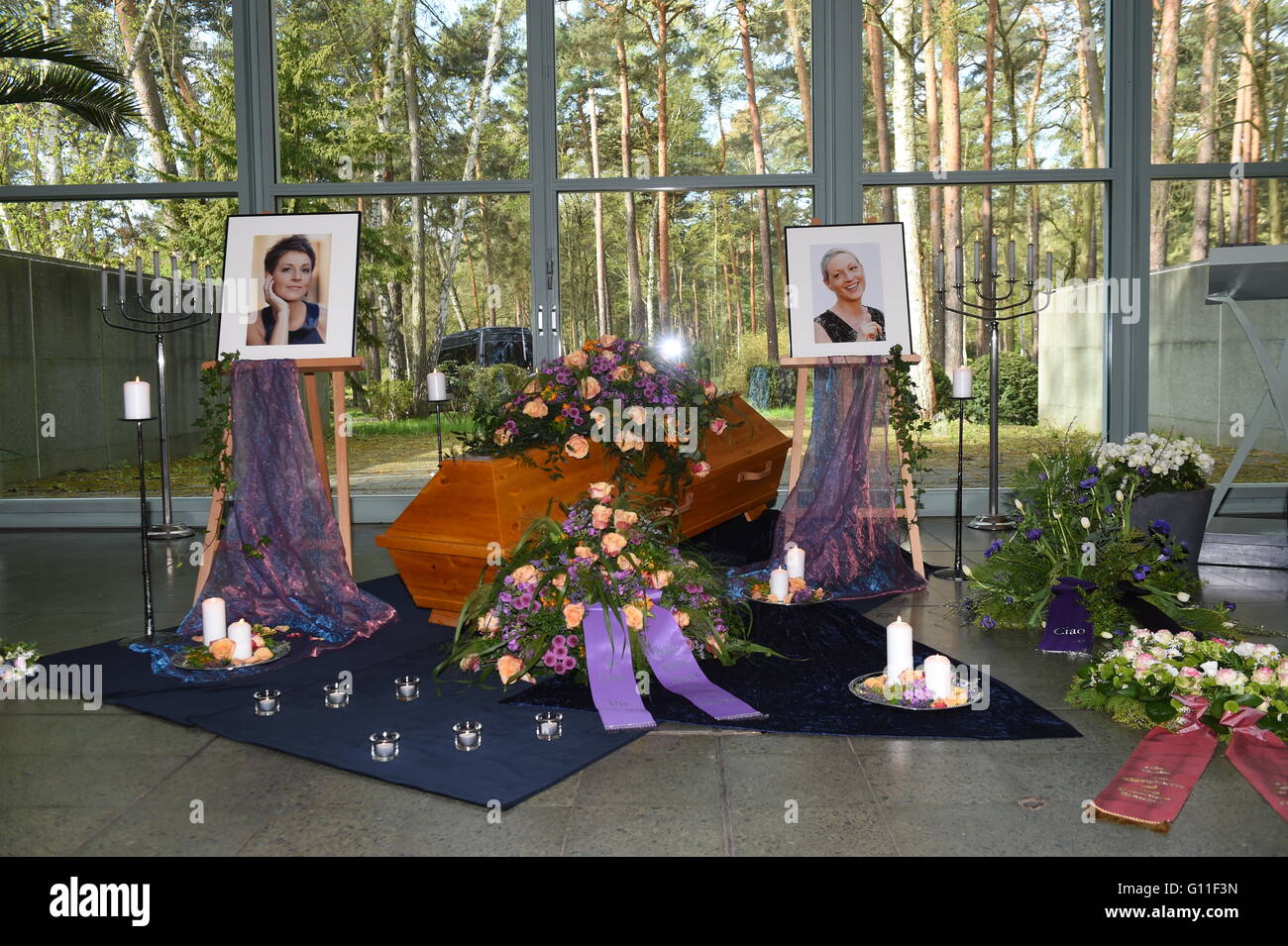 Berlin, Germany. 29th Apr, 2016. The coffin and portraits of German actress Hendrikje Fitz who