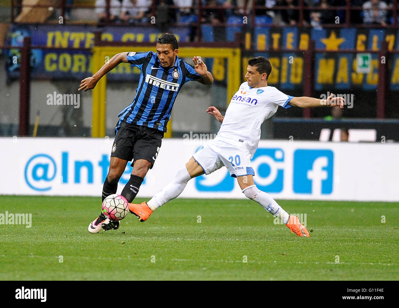 Milan, Italy. 7 may, 2016: Juan Jesus (left) and Manuel Pucciarelli compete for the ball during the Serie A football match between FC Internazionale and Empoli FC. Credit:  Nicolò Campo/Alamy Live News Stock Photo