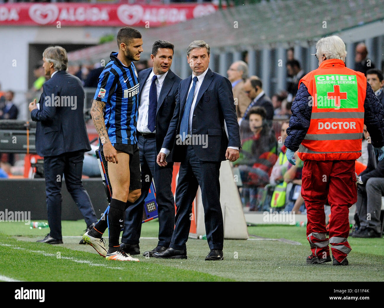 Milan, Italy. 7 may, 2016: Mauro Icardi suffers an injury during the Serie A football match between FC Internazionale and Empoli FC. Credit:  Nicolò Campo/Alamy Live News Stock Photo