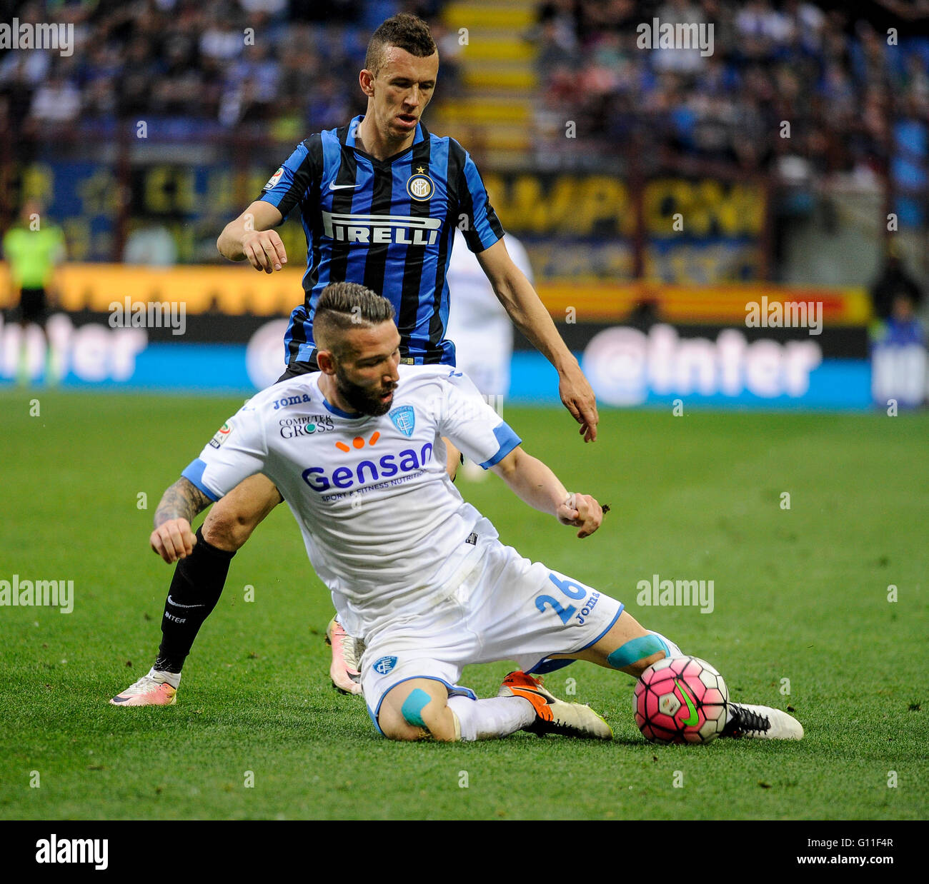 Milan, Italy. 7 may, 2016: Ivan Perisic and Lorenzo Tonelli compete for the ball during the Serie A football match between FC Internazionale and Empoli FC. Credit:  Nicolò Campo/Alamy Live News Stock Photo