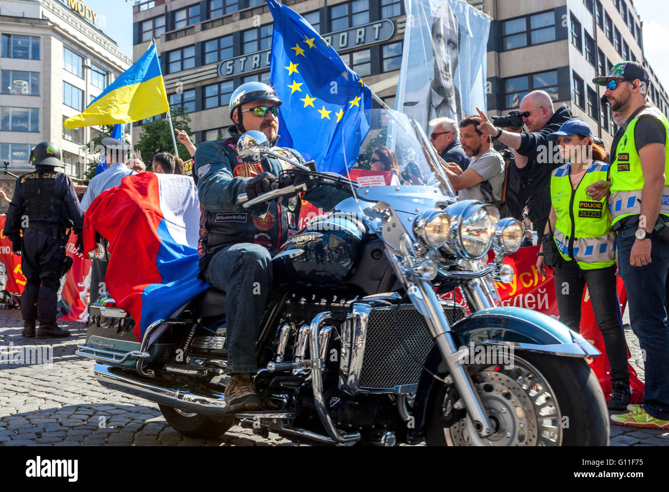 Prague, Czech Republic. 07th May, 2016. The members of the  Russian motorcycle club 'Night Wolves' Nocni vlci passing through Prague Wenceslas Square. Stock Photo