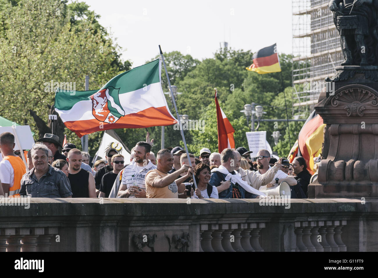 Berlin, Berlin, Germany. 7th May, 2016. Protesters react to counter-activists near Berlin central station during the rally held under the motto 'Merkel muss weg![Merkel must go]' organised by far-right group 'We for Berlin & We for Germany' Credit:  Jan Scheunert/ZUMA Wire/Alamy Live News Stock Photo