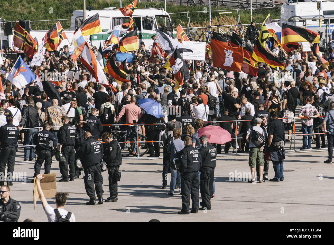 Berlin, Berlin, Germany. 7th May, 2016. Demonstrators and counter-activists at Berlin central station during the rally held under the motto 'Merkel muss weg![Merkel must go]' organised by far-right group 'We for Berlin & We for Germany' Credit:  Jan Scheunert/ZUMA Wire/Alamy Live News Stock Photo