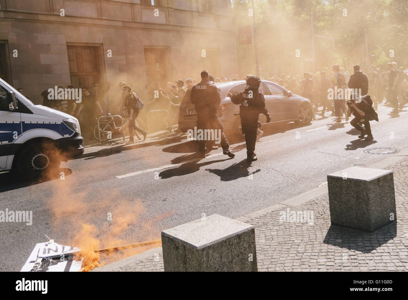 Berlin, Berlin, Germany. 7th May, 2016. Police secures a road after protesters break through a police barrier during the counter protests against the rally held under the motto 'Merkel muss weg![Merkel must go]' organised by far-right group 'We for Berlin & We for Germany' Credit:  Jan Scheunert/ZUMA Wire/Alamy Live News Stock Photo