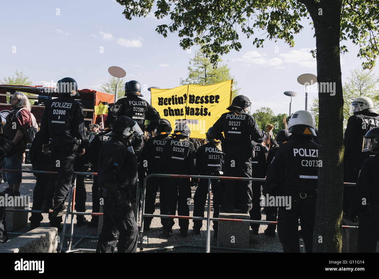 Berlin, Berlin, Germany. 7th May, 2016. 'Berlin! Better without Nazis' A large banner behind a police line during the counter protests against the rally held under the motto 'Merkel muss weg![Merkel must go]' organised by far-right group 'We for Berlin & We for Germany' Credit:  Jan Scheunert/ZUMA Wire/Alamy Live News Stock Photo
