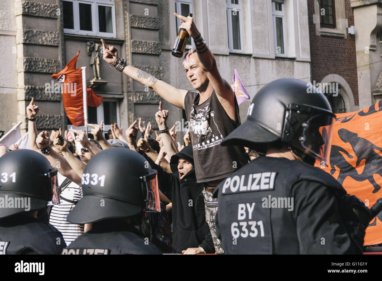 Berlin, Berlin, Germany. 7th May, 2016. Activists during the counter protests against the rally held under the motto 'Merkel muss weg![Merkel must go]' organised by far-right group 'We for Berlin & We for Germany' Credit:  Jan Scheunert/ZUMA Wire/Alamy Live News Stock Photo