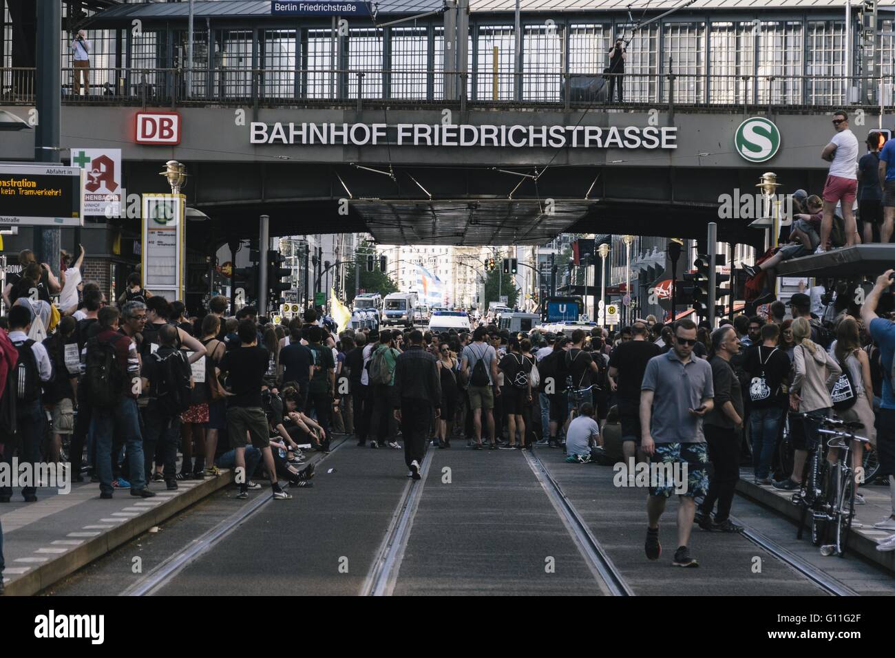 Berlin, Berlin, Germany. 7th May, 2016. Activists during the counter protests at Bahnhof FriedrichsstraÃŸe against the rally held under the motto 'Merkel muss weg![Merkel must go]' organised by far-right group 'We for Berlin & We for Germany' Credit:  Jan Scheunert/ZUMA Wire/Alamy Live News Stock Photo