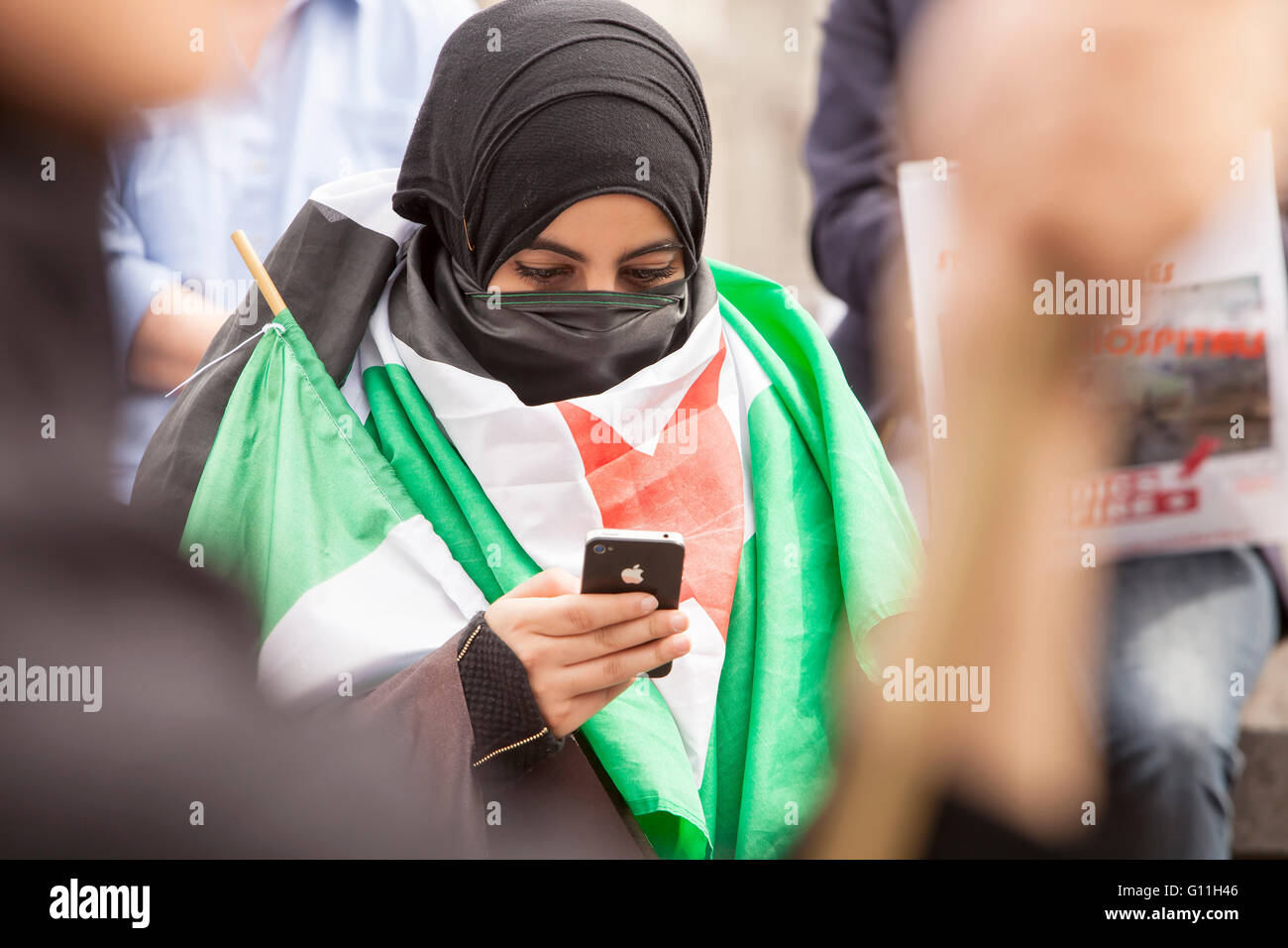 London, UK. 7th May, 2016. Syrian Rally supporting Medics Under Fire. A rally in Trafalgar Square with speakers was followed by a march down Whitehall to Downing Street . Credit:  Jane Campbell/Alamy Live News Stock Photo