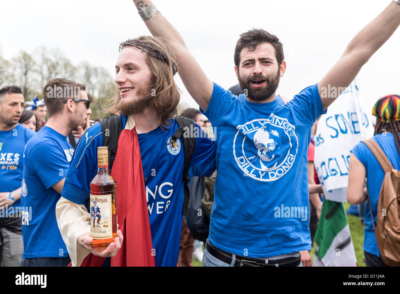 Italian Fans Stock Photos & Italian Fans Stock Images - Alamy