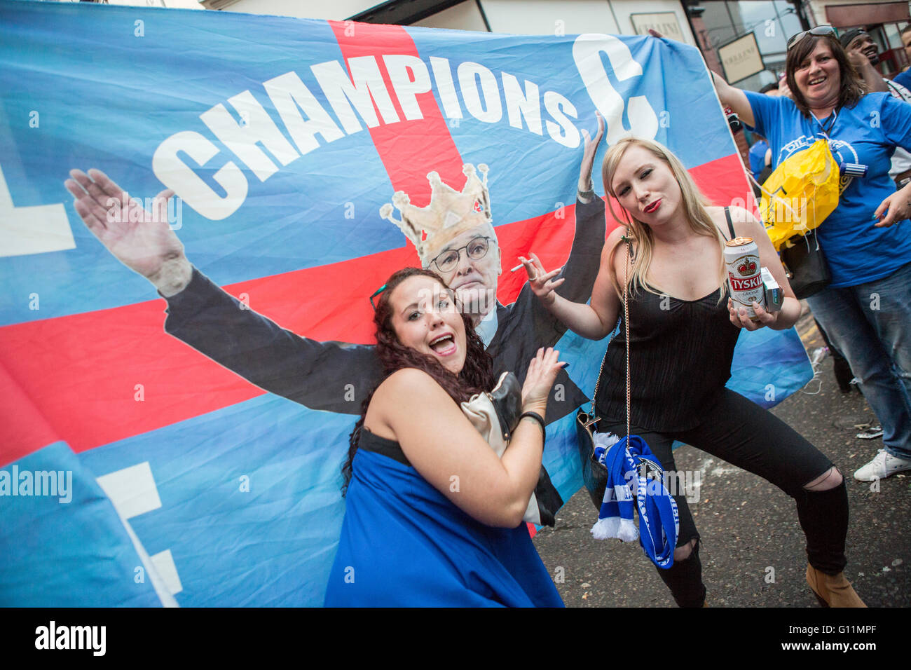 Leicester City, England, May 7th 2016. The title party is in full swing all over Leicester City after the stunning achievement winning the Premier League 2015/2016. Party atmosphere all over Leicester City with proud fans in Leicester FC fan gear. Credit:  Alberto Grasso/Alamy Live News Stock Photo