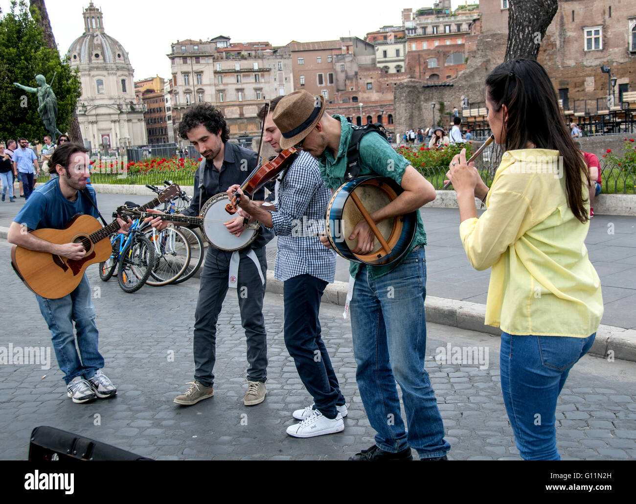 Rome, Italy. 07th May, 2016. Acrobats and jugglers, magicians, stilt ...