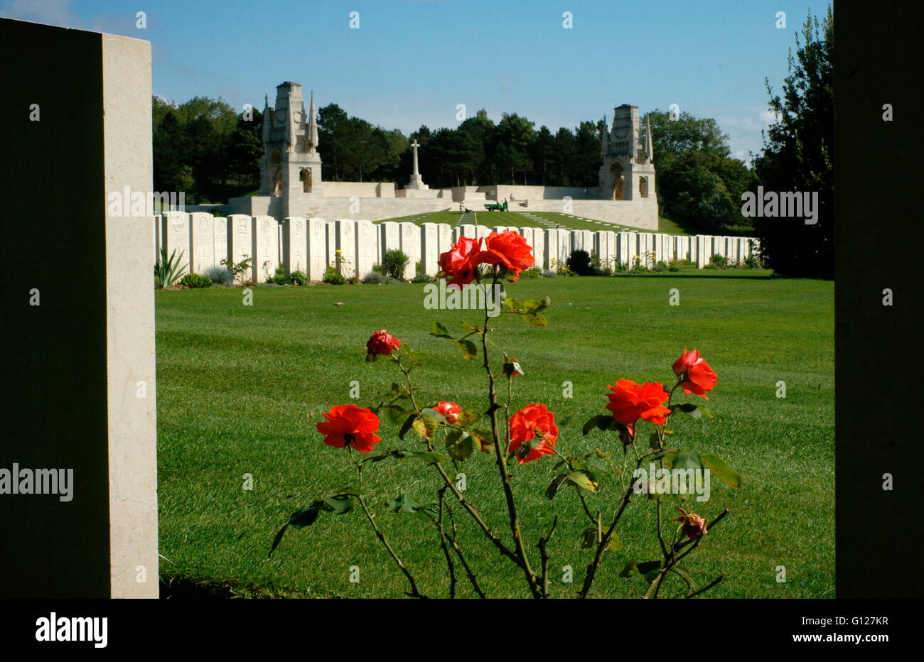 AJAX NEWS PHOTOS - 2005 - COMMONWEALTH WAR GRAVE CEMETERY - ETAPLES - FRANCE. LOCATED ON THE D940 FROM BOULOGNE TO LE TOUQUET. PHOTO:JONATHAN EASTLAND/AJAX REF:RD50109/537 Stock Photo