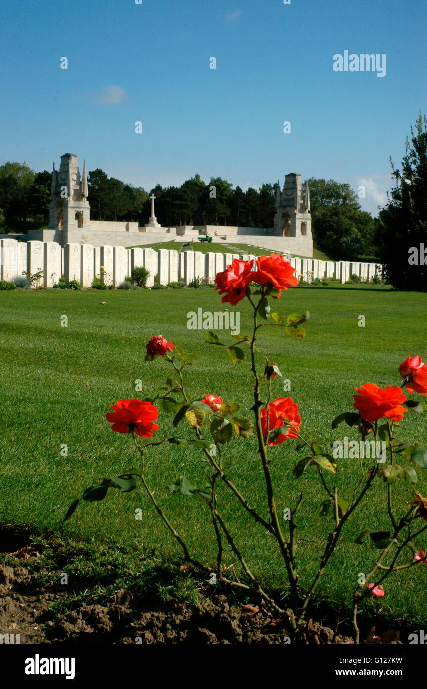 AJAX NEWS PHOTOS - 2005 - COMMONWEALTH WAR GRAVE CEMETERY - ETAPLES - FRANCE. LOCATED ON THE D940 FROM BOULOGNE TO LE TOUQUET. PHOTO:JONATHAN EASTLAND/AJAX REF:RD50109/539 Stock Photo