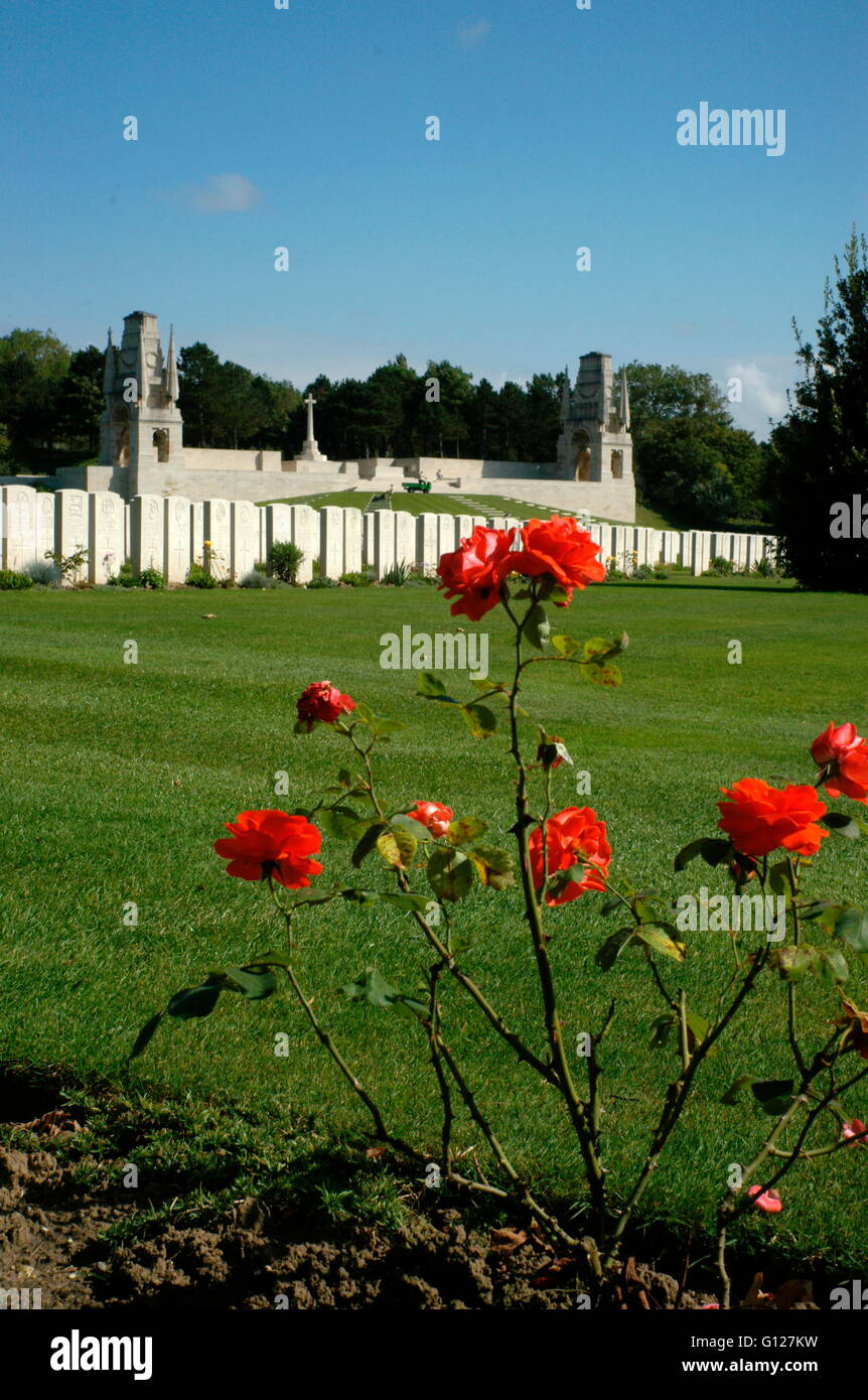 AJAX NEWS PHOTOS - 2005 - COMMONWEALTH WAR GRAVES - ETAPLES - FRANCE. LOCATED ON THE D940 FROM BOULOGNE TO LE TOUQUET. PHOTO:JONATHAN EASTLAND/AJAX REF:RD50109/539 Stock Photo
