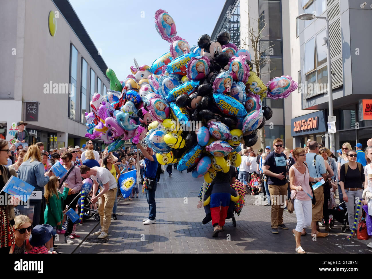 Hot air balloon vendor festival hi-res stock photography and images - Alamy