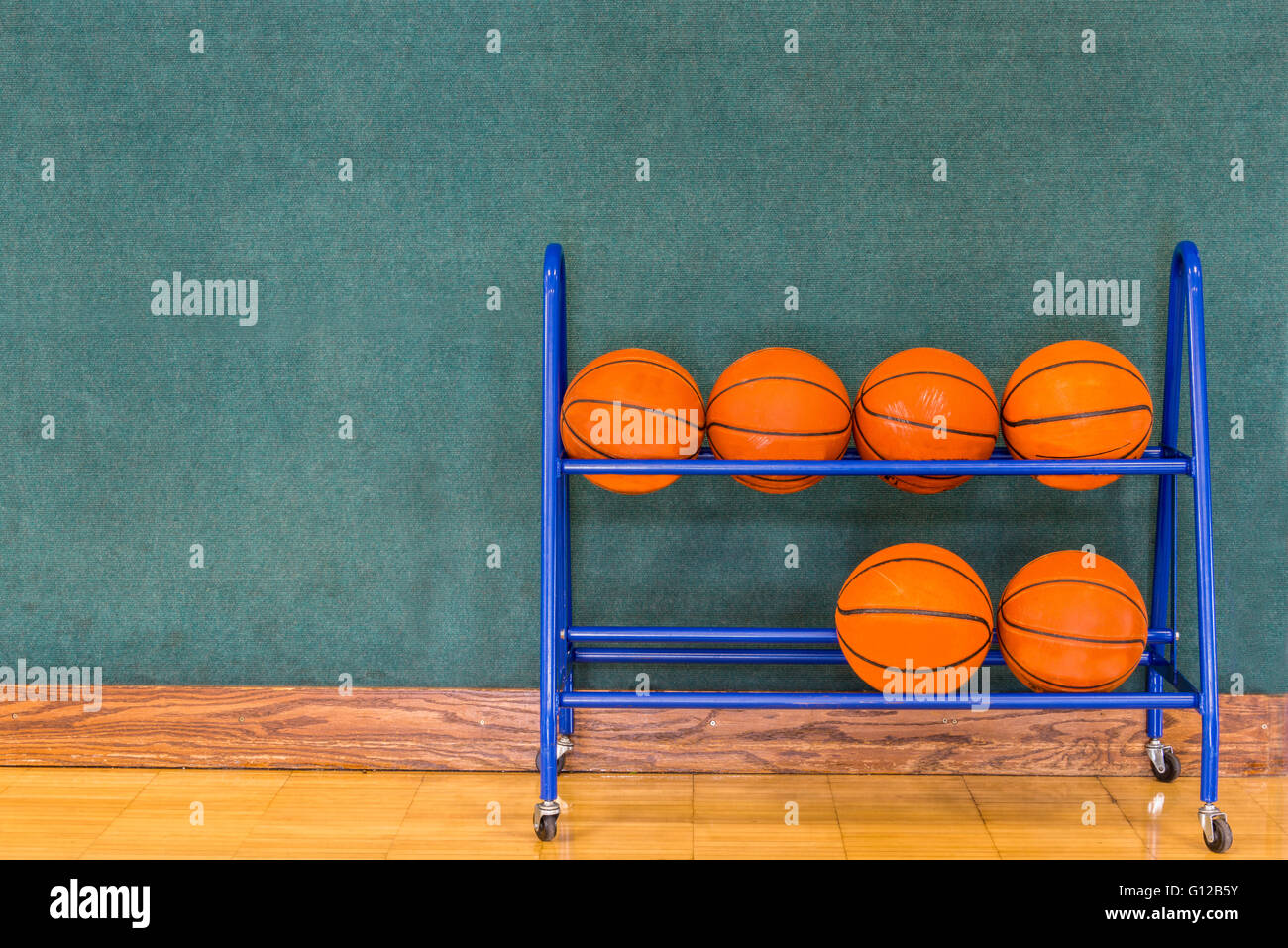 Basketball court indoor hires stock photography and images Alamy