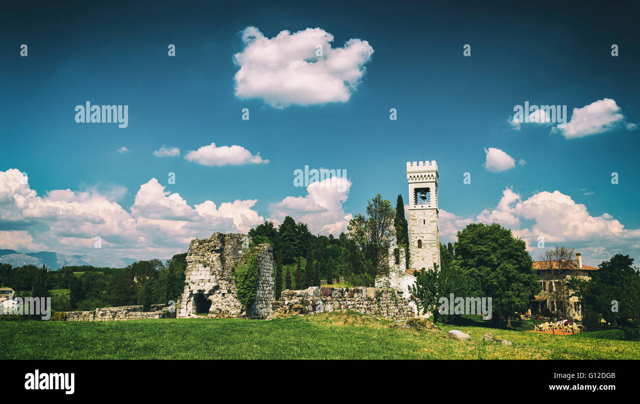 Abandoned ruined romanesque stone hi-res stock photography and images ...