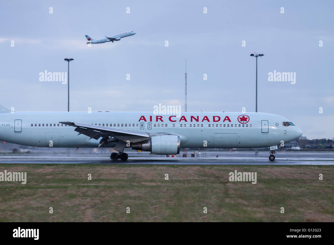 Air Canada plane landing on Montréal–Pierre Elliott Trudeau airport Stock Photo
