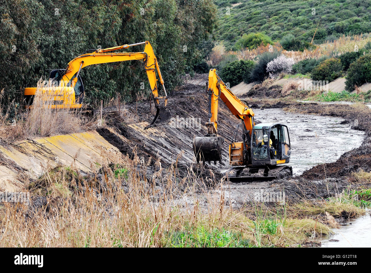 Excavator In Water High Resolution Stock Photography and Images Alamy