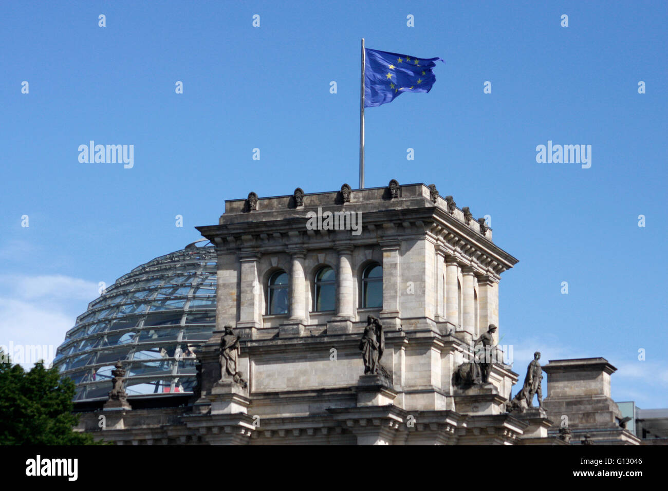 Europa-Flagge auf dem Reichstag, Berlin. Stock Photo
