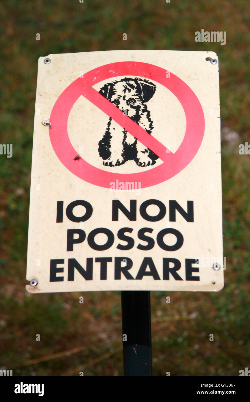 Hundeverbot - Cave de Predil, Italien. Stock Photo