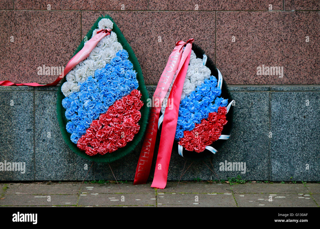 die russischen Nationalfarben in Blumen - Deutsch Russisches Museum, Berlin-Karlshorst. Stock Photo