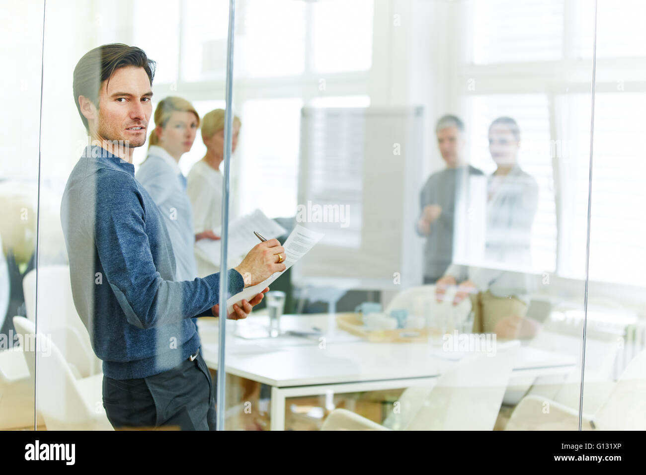 Team meeting office hi-res stock photography and images - Alamy