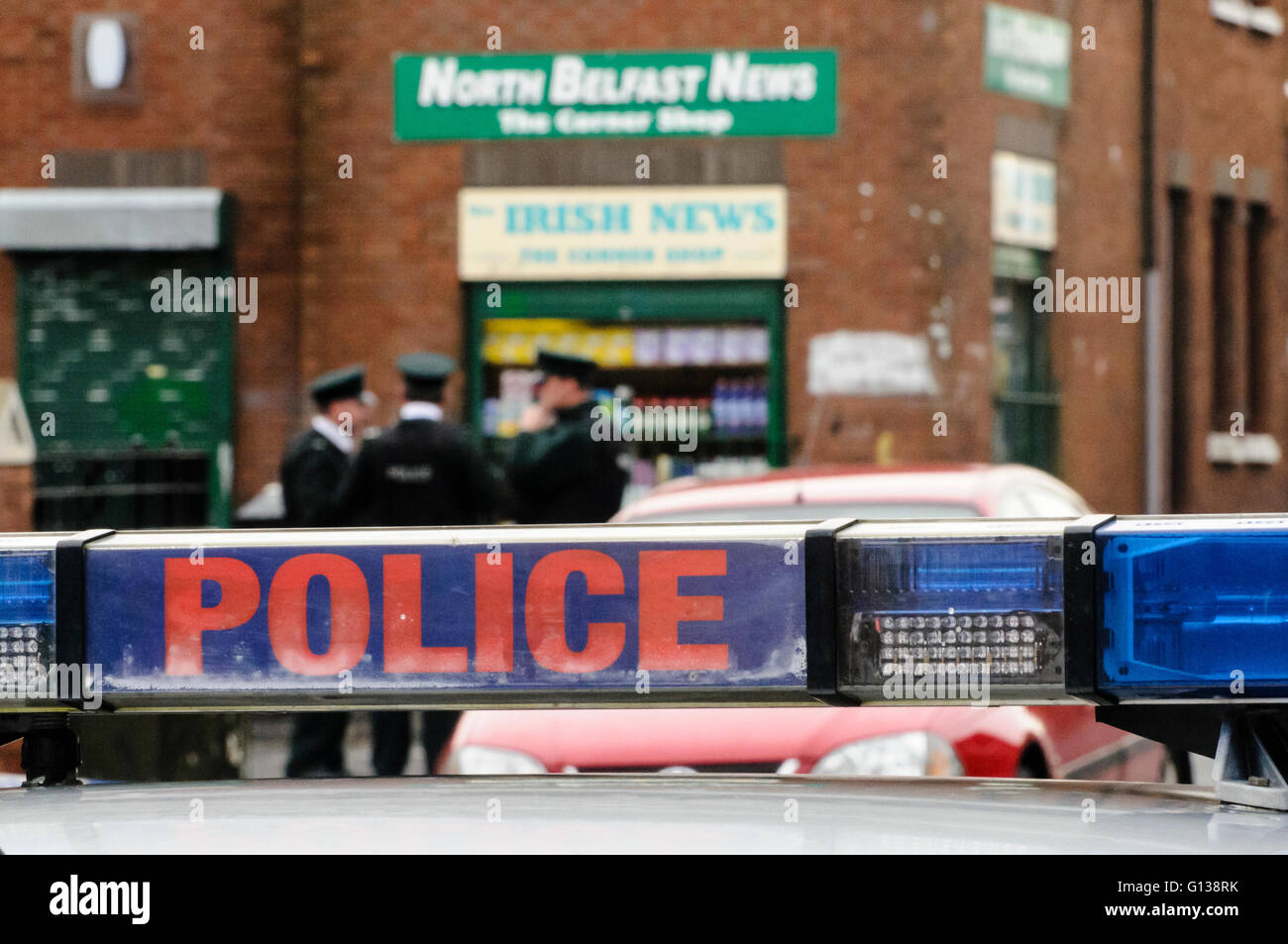 Belfast, Northern Ireland. 12 Dec 2011 - PSNI investigate a shooting incident outside a newsagent shop in North Belfast Stock Photo