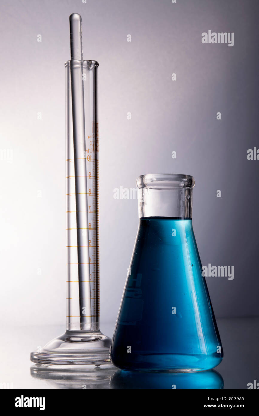 Erlenmeyer flask chemistry hires stock photography and images Alamy