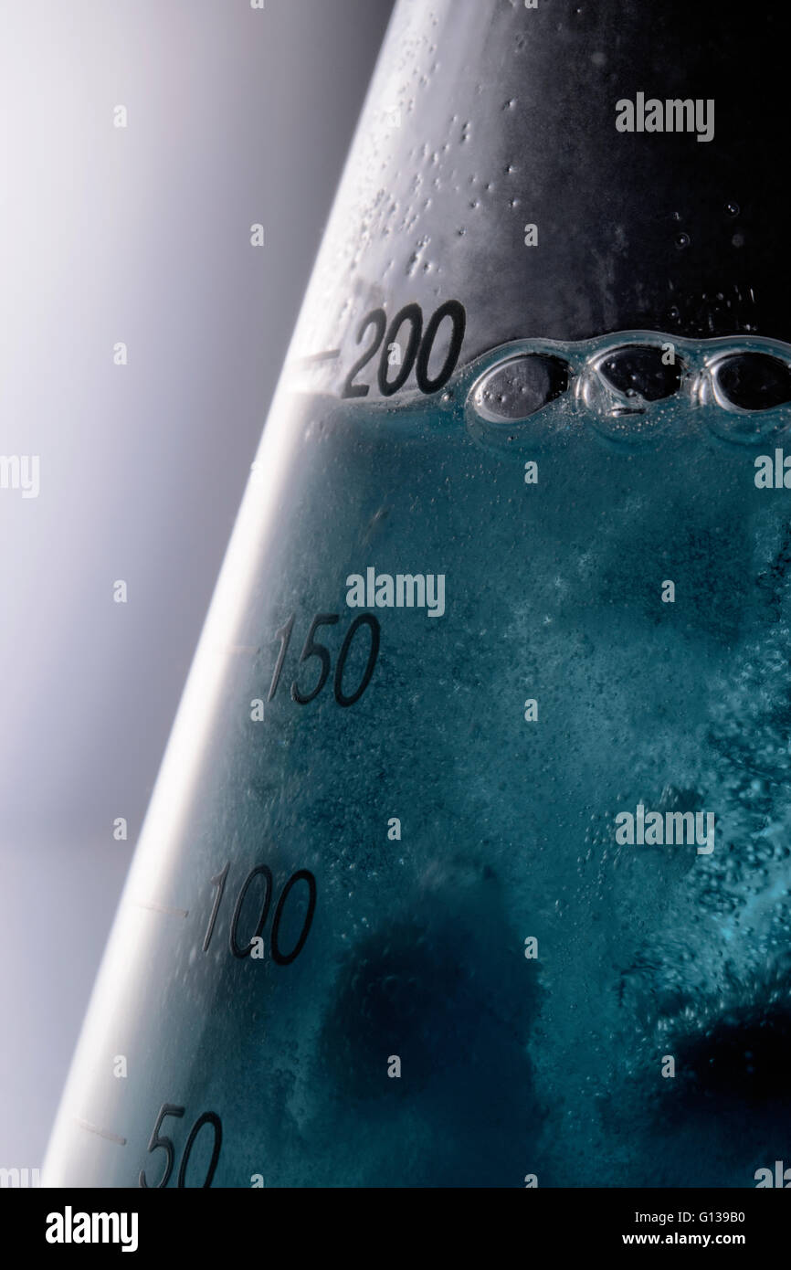 Fizzing reaction hires stock photography and images Alamy