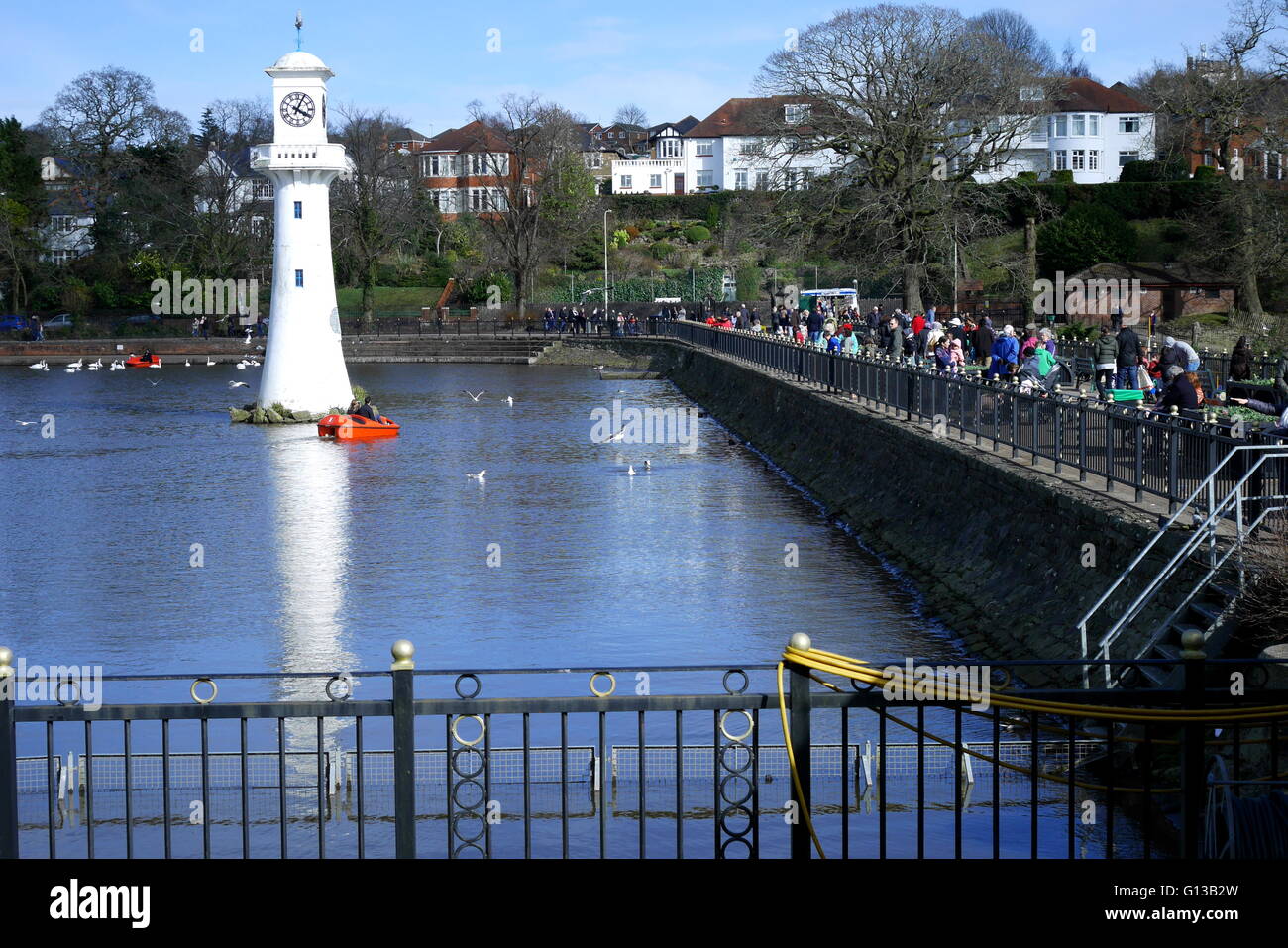 The promenade and Robert Scott memorial lighthouse, Roath Park, Cardiff, UK Stock Photo