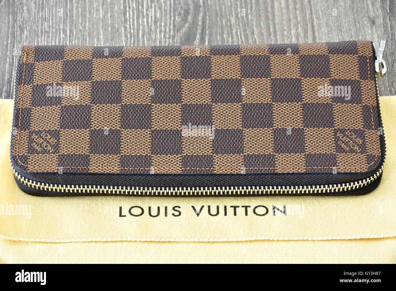 Mens louis vuitton wallet hi-res stock photography and images - Alamy