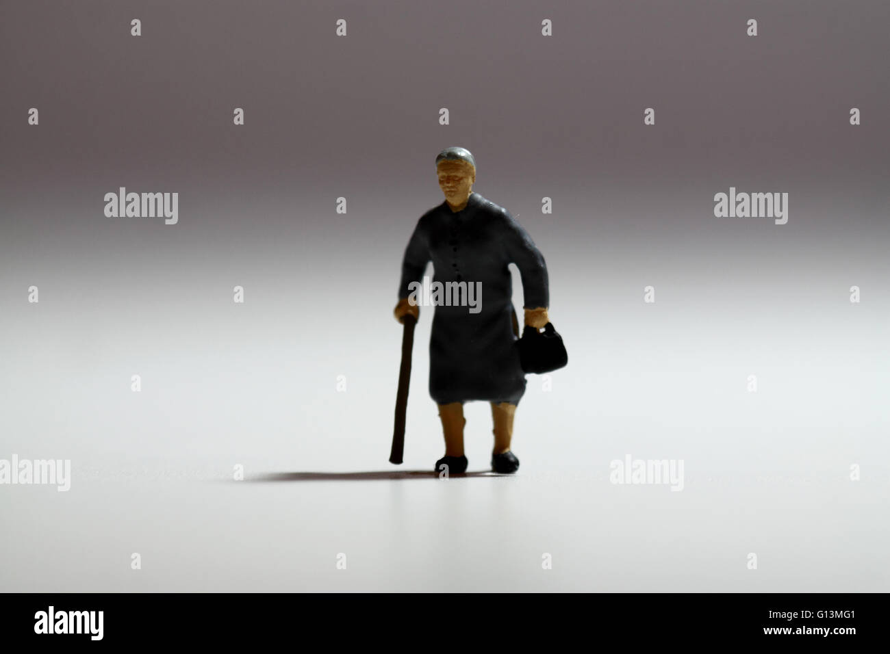 Old lady walking frame hi-res stock photography and images - Alamy