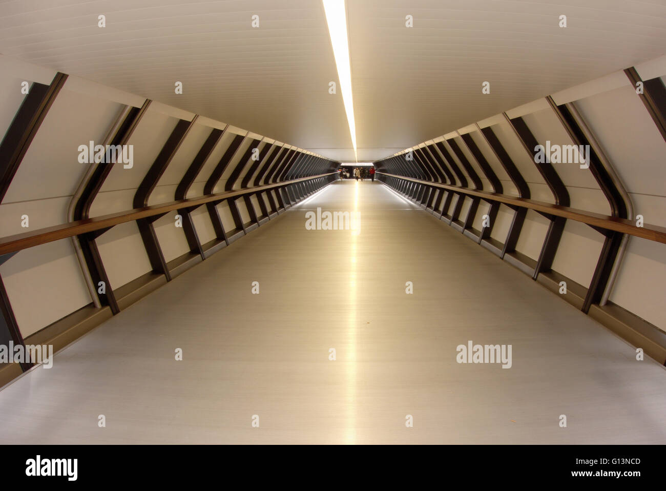 Adams Plaza Bridge tunnel footbridge which connects the Crossrail Place complex with One Canada Square, Canary Wharf, London Stock Photo