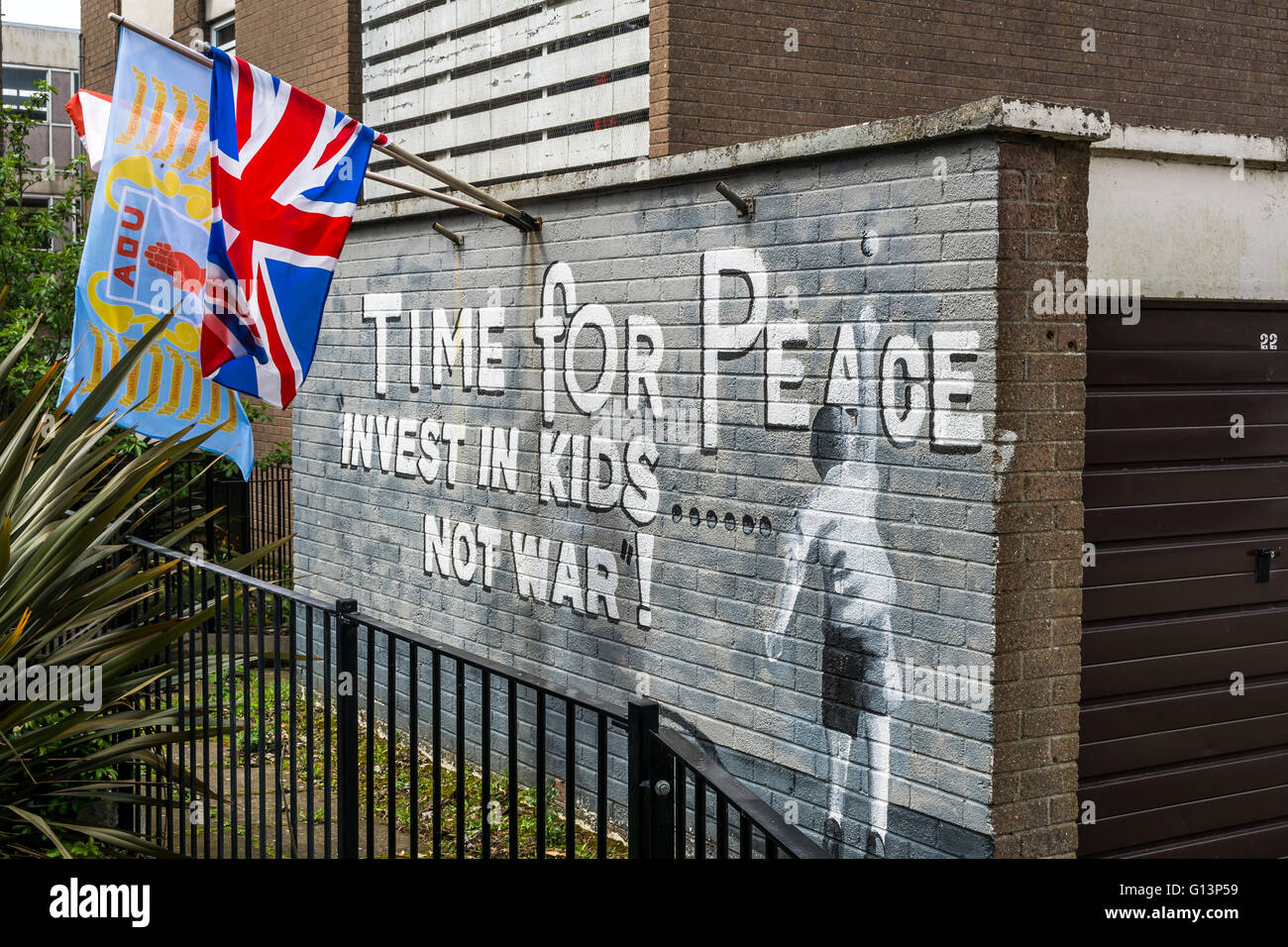 Time for Peace mural with UDA flag in Ballybeen area of East Belfast Stock Photo