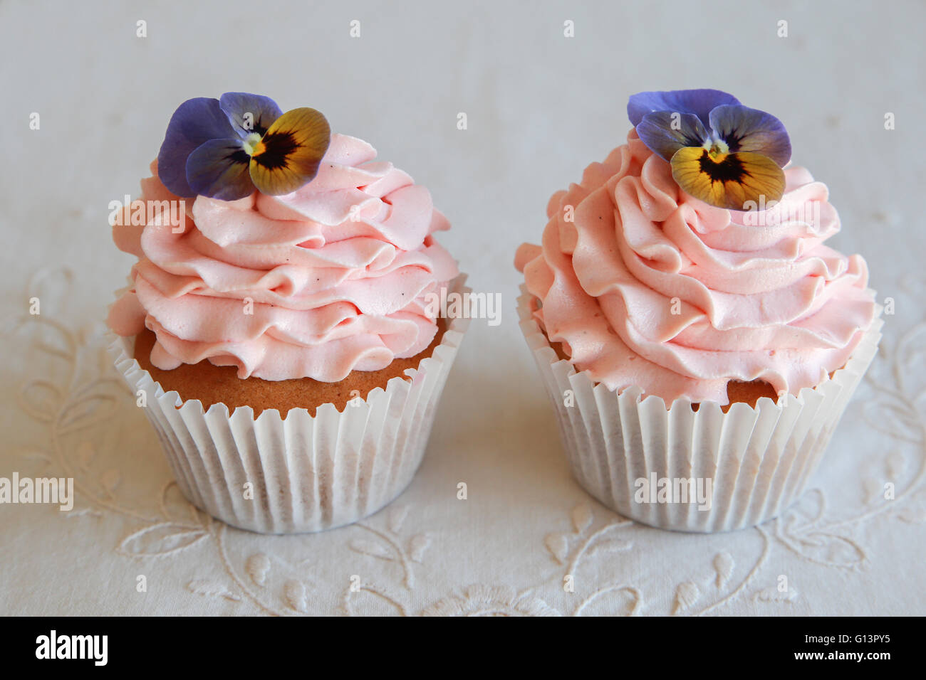 Edible Flower Garnish High Resolution Stock Photography and Images Alamy