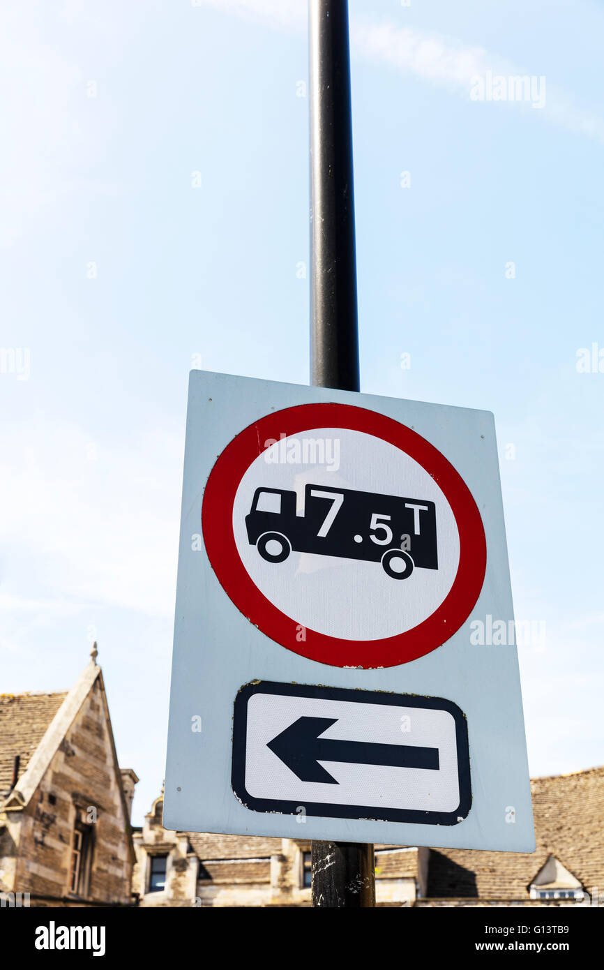 Weight limit road sign 7.5 tonnes max maximum allowed truck lorry weights UK England English roads signs Stock Photo