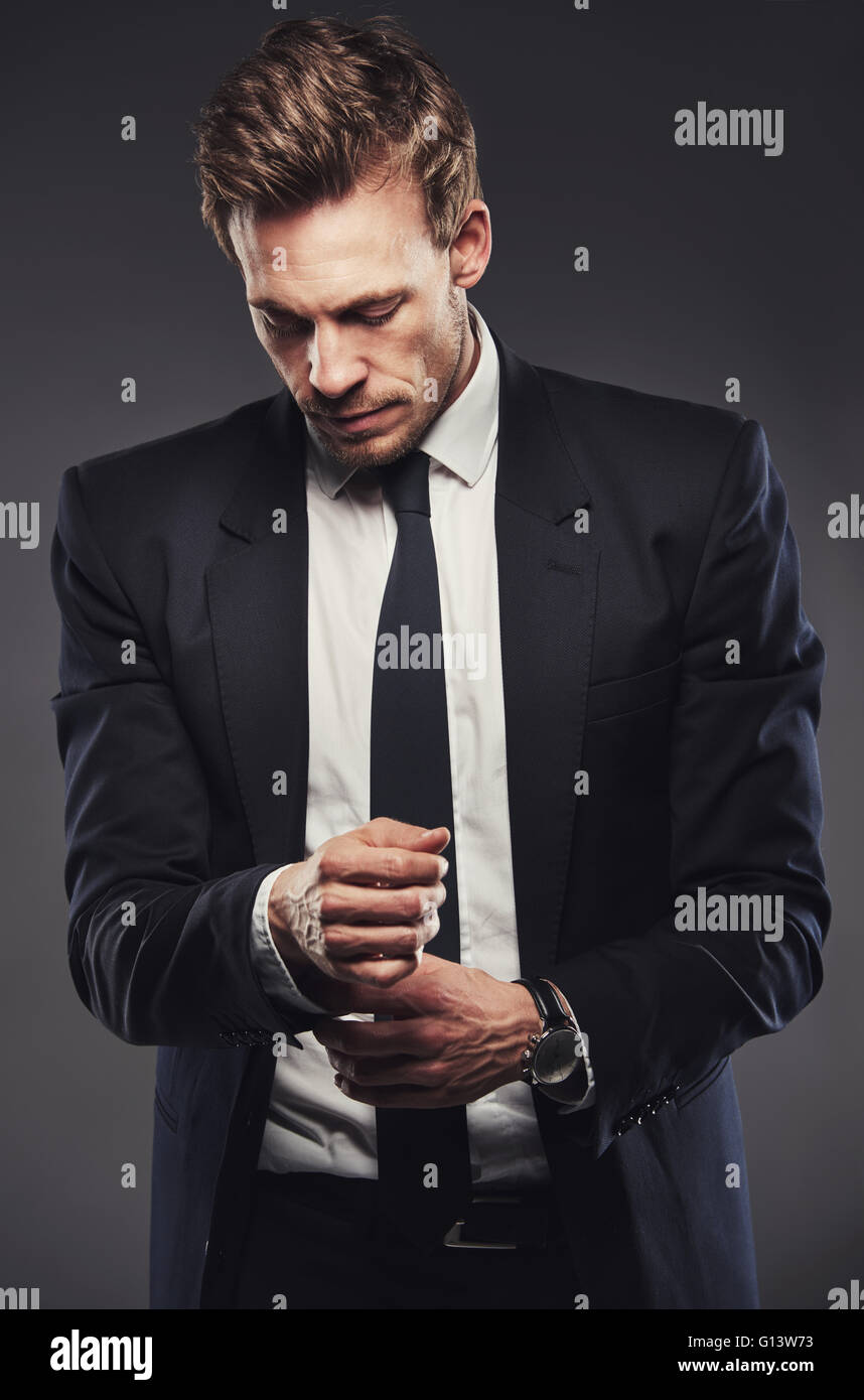 Unbuttoned suit jacket hires stock photography and images Alamy