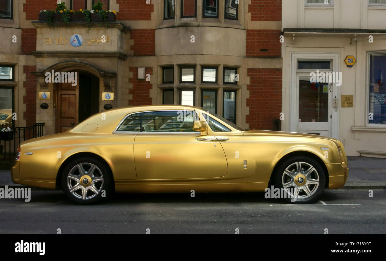 A gold coloured Rolls Royce Wraith parked in Mayfair London Stock Photo