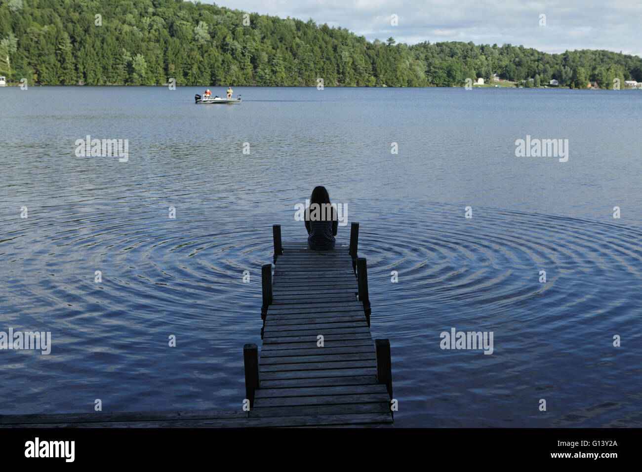 Radiating ripples hi-res stock photography and images - Alamy