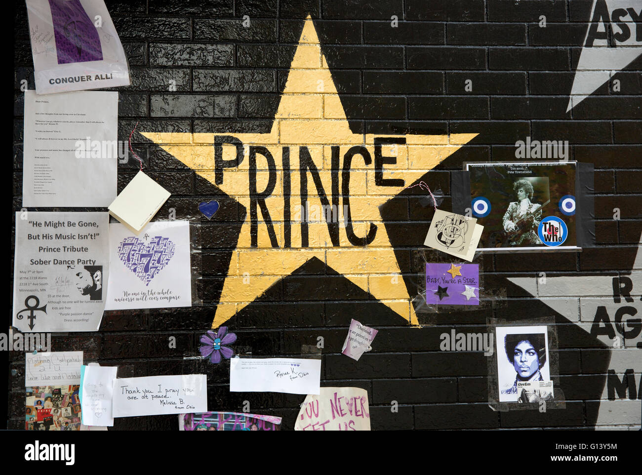 Gold star and memorial tribute for the musician Prince at the First Avenue & 7th Street Entry nightclub in downtown Minneapolis Stock Photo