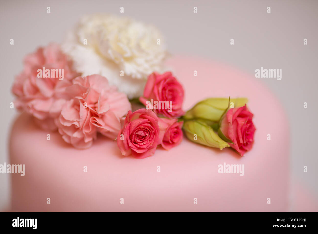 Pink wedding cake Stock Photo - Alamy