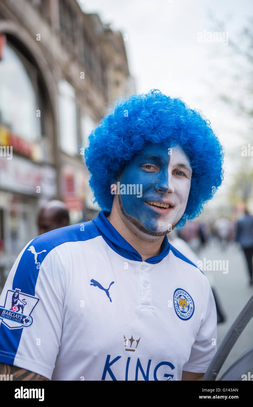 Leicester City, England, May 7th 2016. The title party is in full swing all over Leicester City after the stunning achievement winning the Premier League 2015/2016. Party atmosphere all over Leicester City with proud fans in Leicester FC fan gear. Credit:  Alberto GrassoAlamy Live News Stock Photo