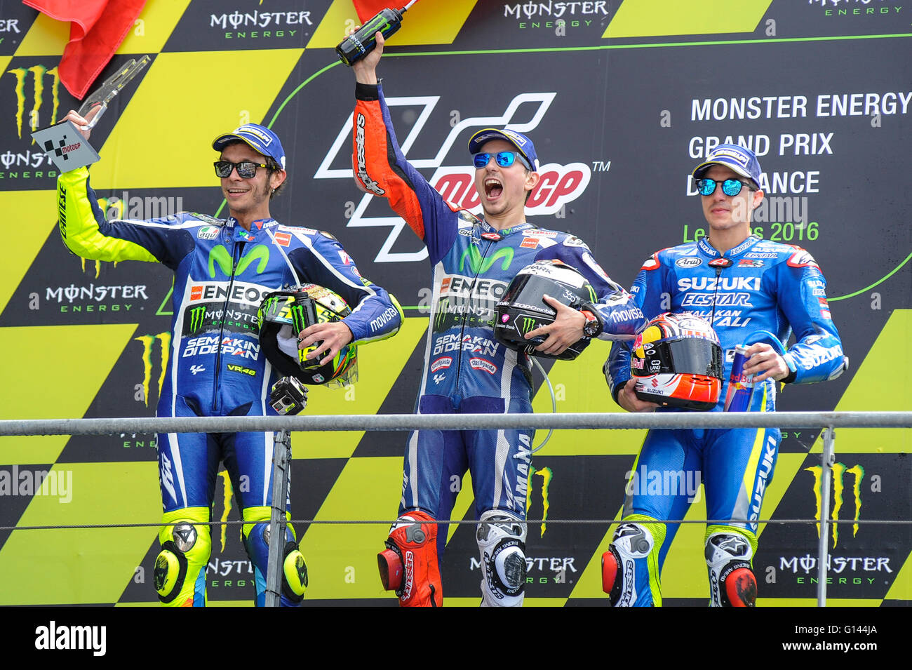 Le Mans Circuit, Le Mans, France. 08th May, 2016. MotoGP Monster Energy Grand  Prix de France Race Day. Podium between 1, 2 and 3rd place winners Jorge  Lorenzo, Valentino Rossi, Maverick Vinales.