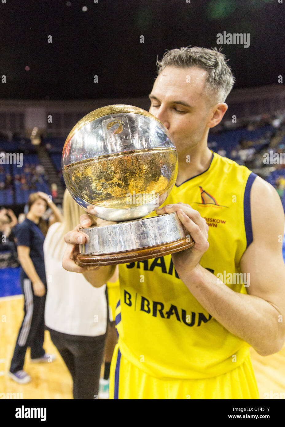 London, UK  8th May, 2016 Sheffield Sharks vs Leicester Riders  at the O2, London, UK.  Sheffield sharks win 84-77. Sharks' captain Mike Tuck kisses his MVP trophy. Credit:  carol moir/Alamy Live News Stock Photo