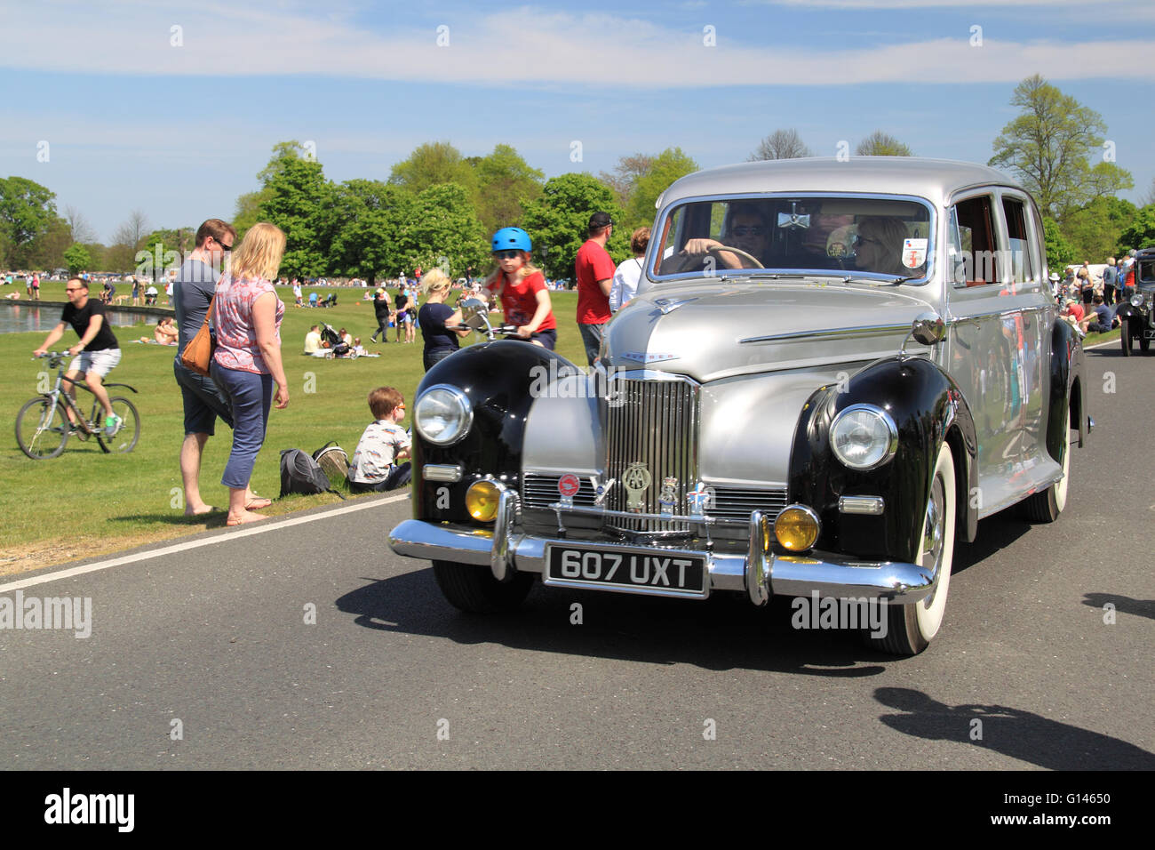 1952 Humber Pullman 7-seater limousine. Chestnut Sunday, 8th May 2016