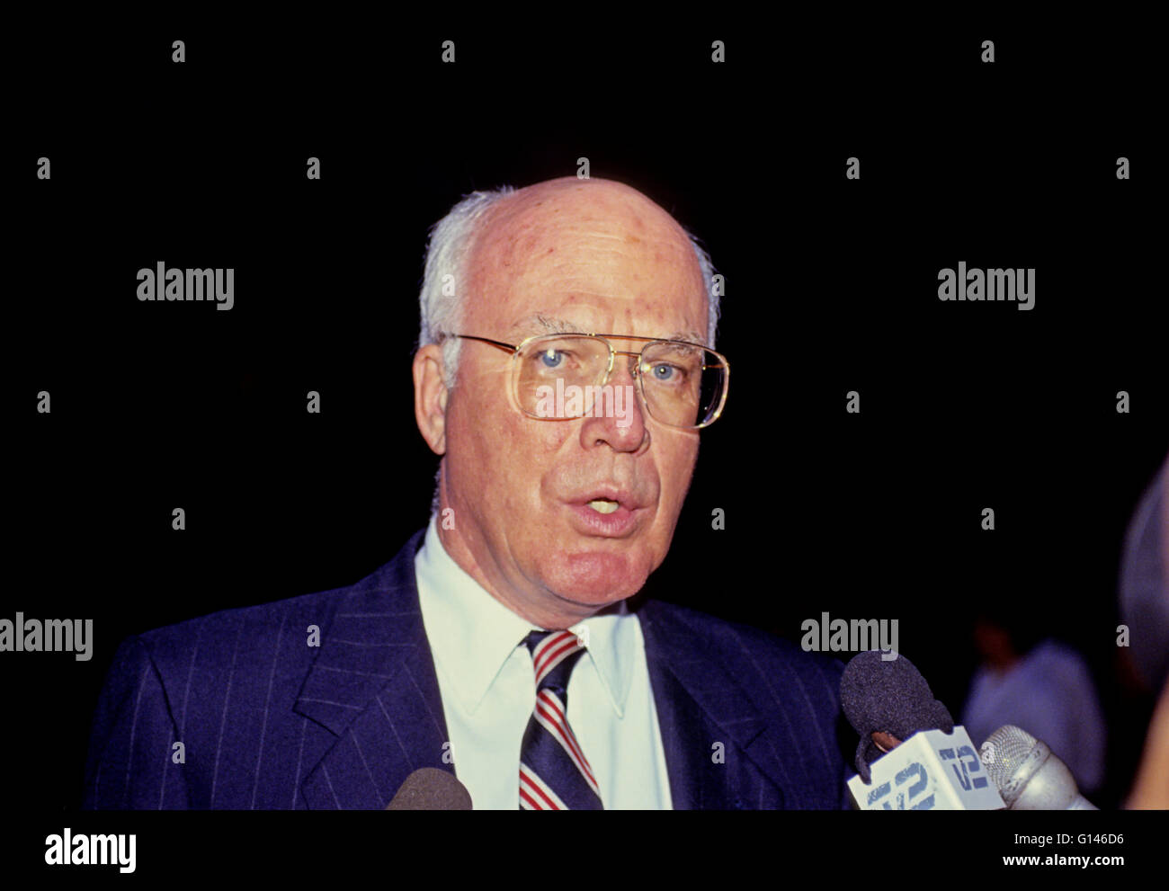 United States Senator Patrick Leahy (Democrat of Vermont) is interviewed following the US Senate vote to confirm Judge Clarence Thomas to be Associate Justice of the US Supreme Court in Washington, DC on October 15, 1991. The vote was 52 - 48 in Thomas' favor. Credit: Ron Sachs/CNP - NO WIRE SERVICE - Stock Photo